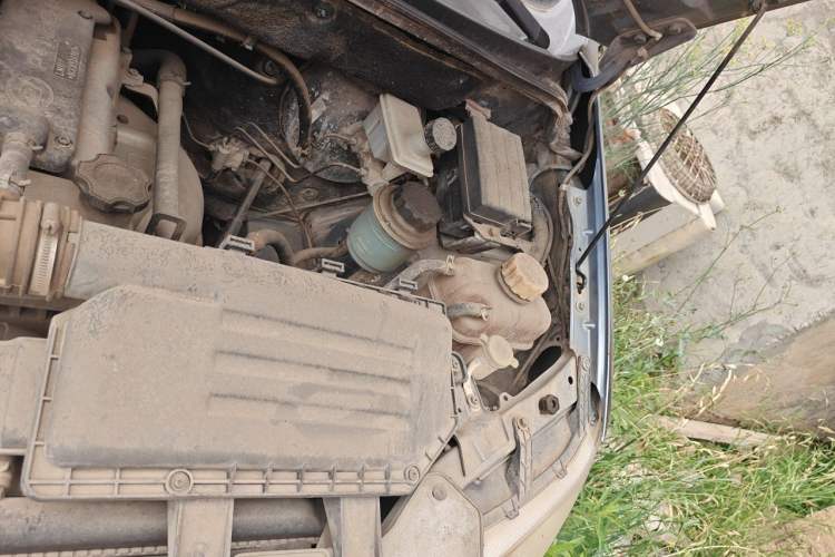 Used Wuling Hongguang 2010 1.2L Practical Version China IV Engine Bay Left