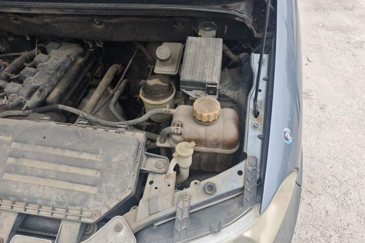 Used Wuling Hongguang 2010 1.4L Comfort Version Engine Bay Left