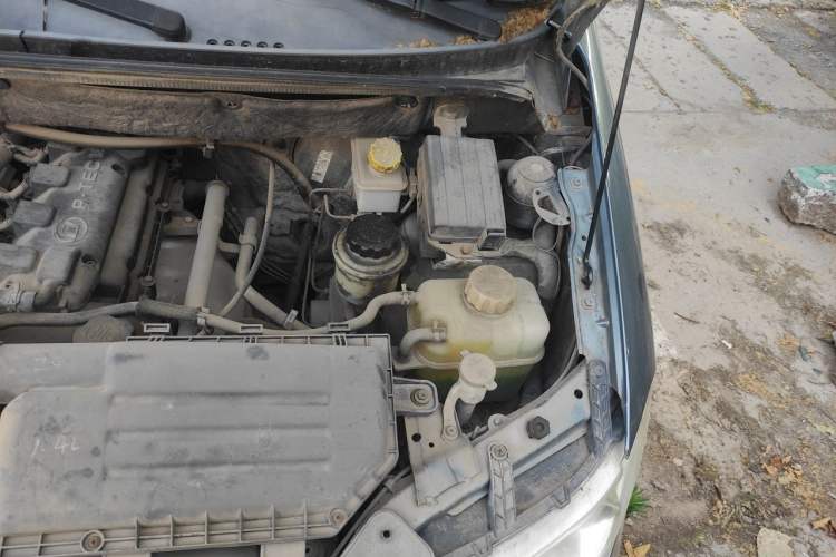 Used Wuling Hongguang 2010 1.4L Standard Version Engine Bay Left
