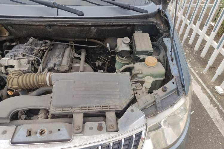 Used Wuling Hongguang 2010 1.2L Comfort Edition China IV Engine Bay Left