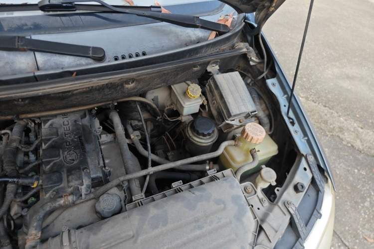 Used Wuling Hongguang 2010 1.4L Comfort Version Engine Bay Left