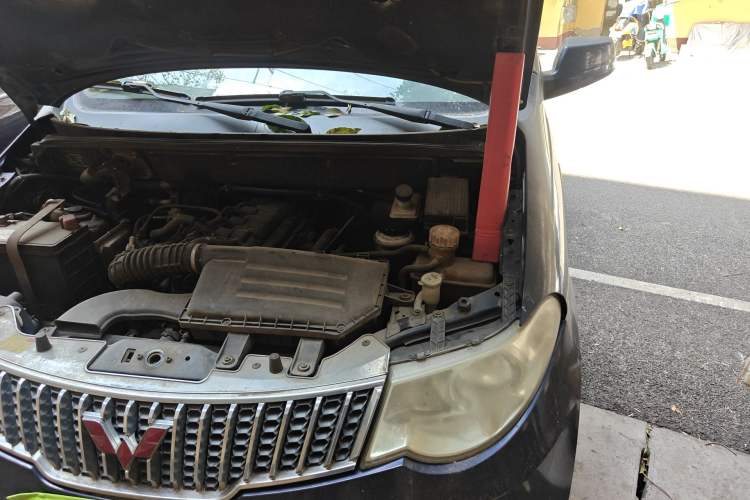 Used Wuling Hongguang 2010 1.4L Luxury Model Engine Bay Left
