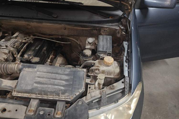 Used Wuling Hongguang 2010 1.4L Standard Version Engine Bay Left