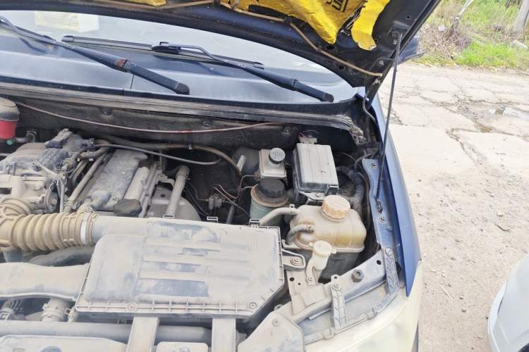 Used Wuling Hongguang 2010 1.2L Base Version China IV Standard Engine Bay Left