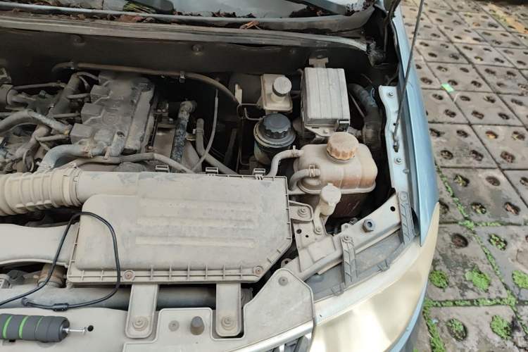 Used Wuling Hongguang 2010 1.4L Luxury Model Engine Bay Left