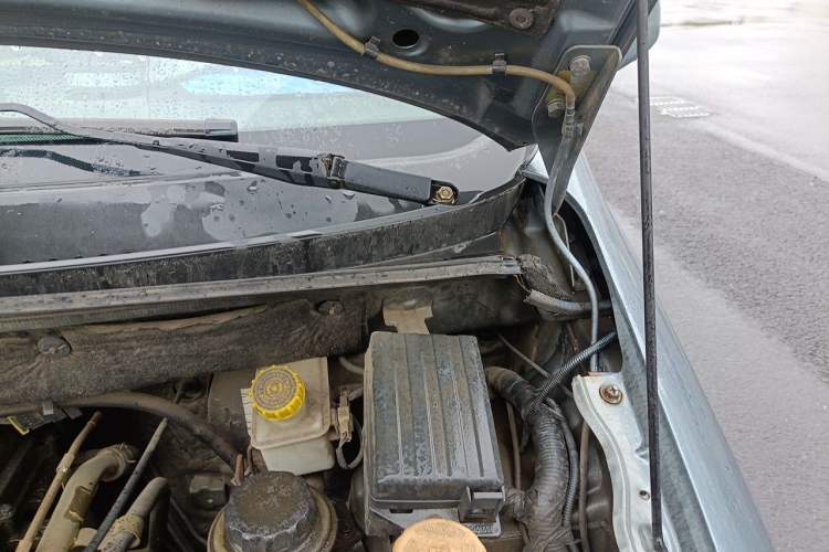 Used Wuling Hongguang 2010 1.4L Luxury Model Engine Bay Left