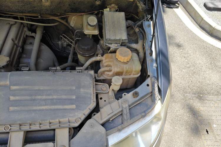 Used Wuling Hongguang 2010 1.2L Base Version China IV Standard Engine Bay Left
