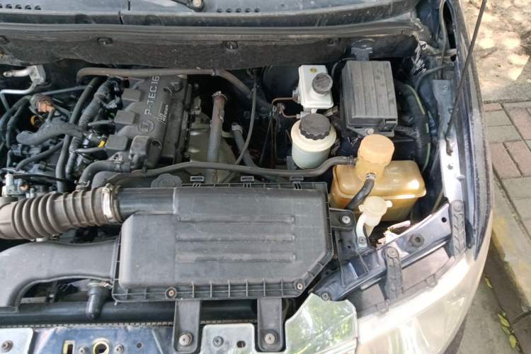 Used Wuling Hongguang 2010 1.4L Luxury Model Engine Bay Left