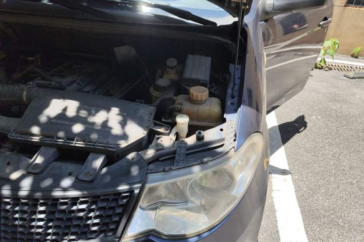 Used Wuling Hongguang 2010 1.4L Base Version Engine Bay Left
