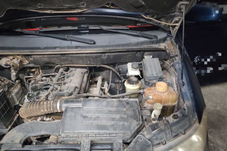 Used Wuling Hongguang 2010 1.4L Standard Version Engine Bay Left