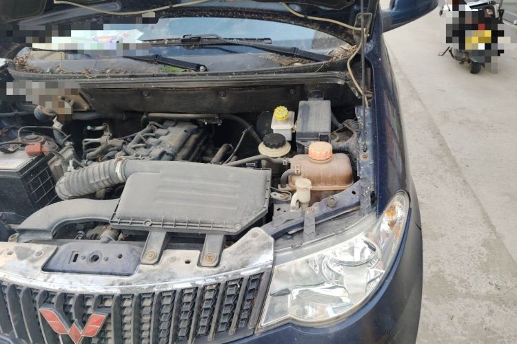 Used Wuling Hongguang 2010 1.4L Luxury Model Engine Bay Left