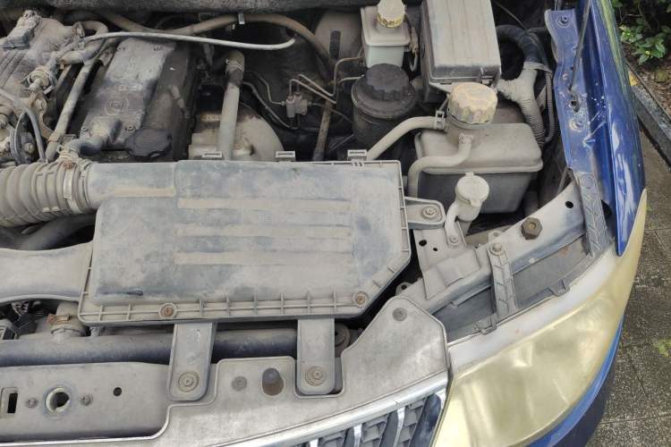 Used Wuling Hongguang 2010 1.2L Comfort Edition China IV Engine Bay Left