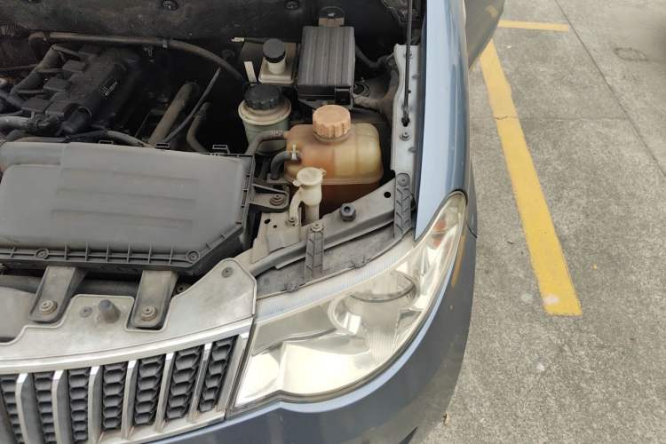 Used Wuling Hongguang 2010 1.4L Comfort Version Engine Bay Left