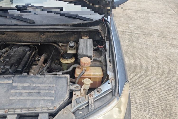Used Wuling Hongguang 2010 1.4L Comfort Version Engine Bay Left