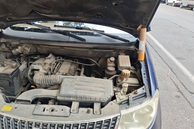 Used Wuling Hongguang 2010 1.2L Comfort Edition China IV Engine Bay Left