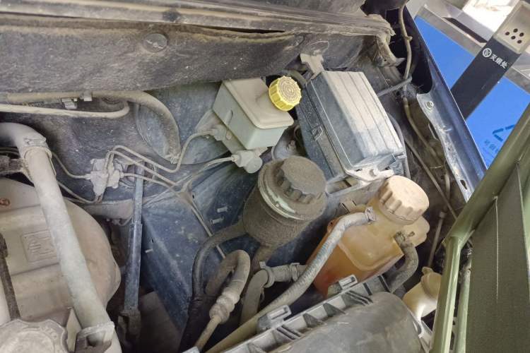 Used Wuling Hongguang 2010 1.2L Comfort Edition China IV Engine Bay Left