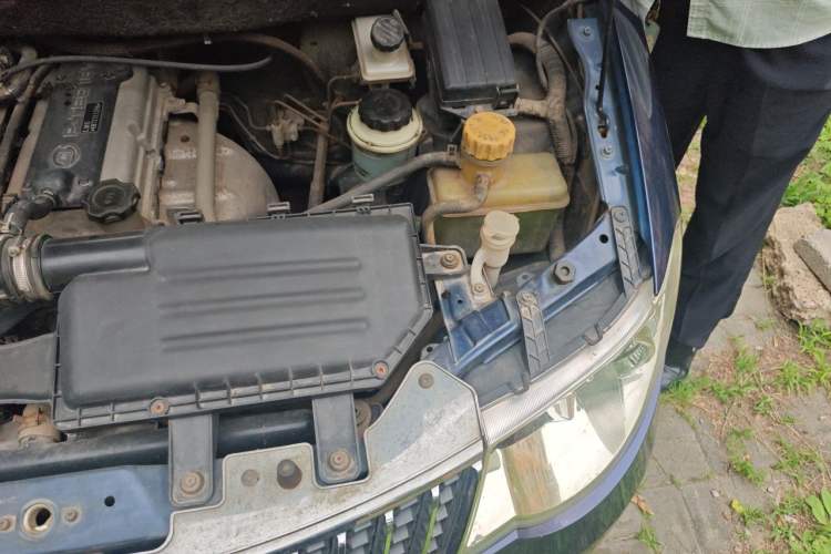 Used Wuling Hongguang 2010 1.2L Comfort Edition China IV Engine Bay Left
