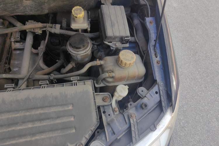 Used Wuling Hongguang 2010 1.4L Standard Version Engine Bay Left