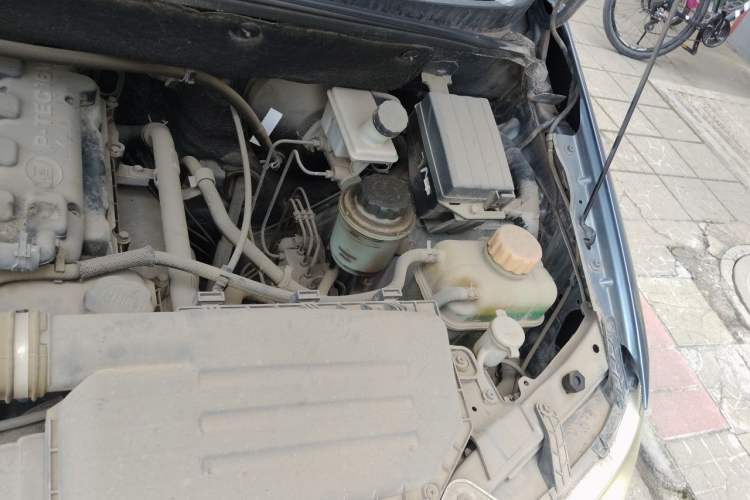 Used Wuling Hongguang 2010 1.4L Standard Version Engine Bay Left