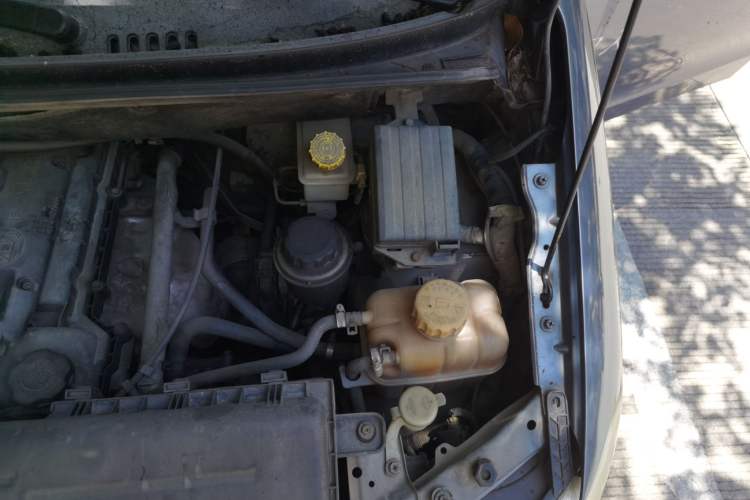 Used Wuling Hongguang 2010 1.4L Luxury Model Engine Bay Left