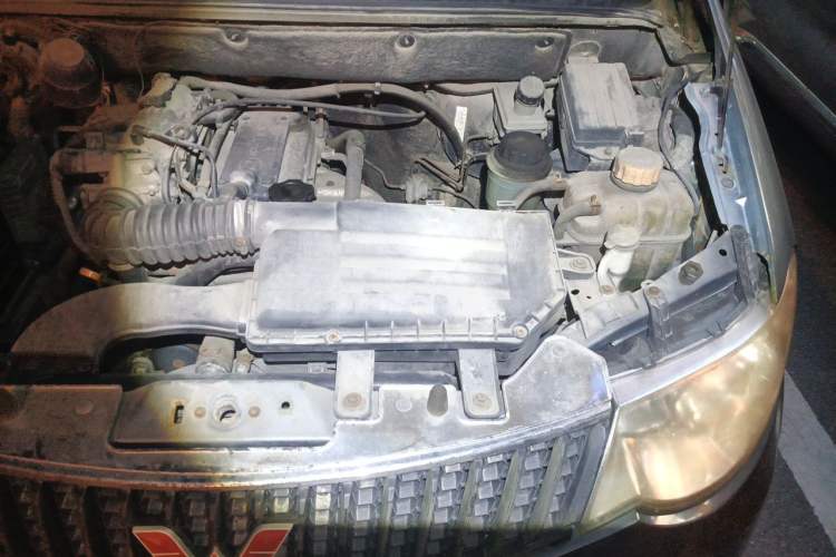Used Wuling Hongguang 2010 1.2L Comfort Edition China IV Engine Bay Left