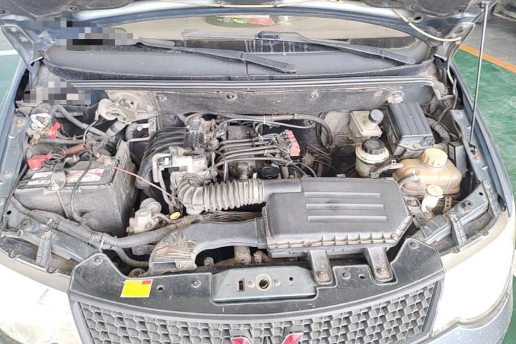 Used Wuling Hongguang 2010 1.2L Standard Version China IV Engine Bay