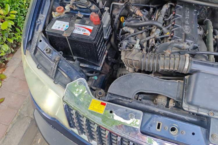 Used Wuling Hongguang 2010 1.4L Comfort Version Engine Bay Right