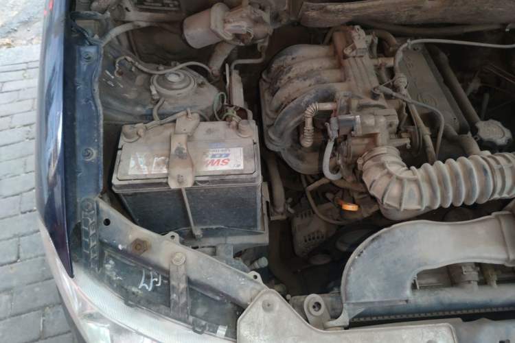 Used Wuling Hongguang 2010 1.2L Comfort Edition China IV Engine Bay Right