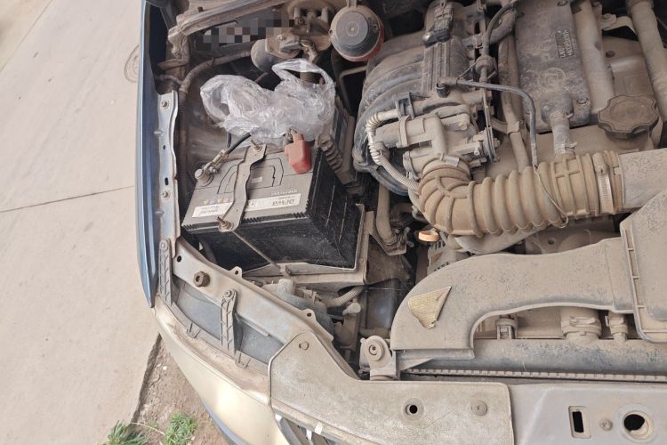 Used Wuling Hongguang 2010 1.2L Practical Version China IV Engine Bay Right