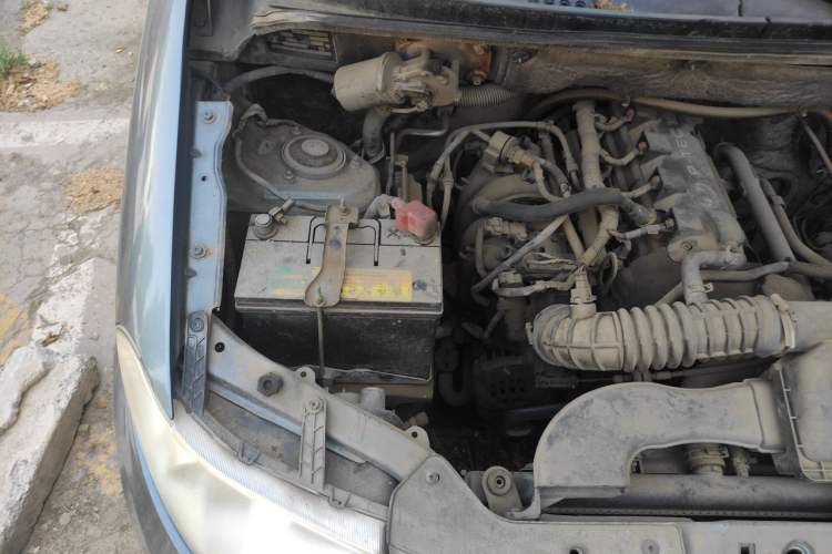 Used Wuling Hongguang 2010 1.4L Standard Version Engine Bay Right