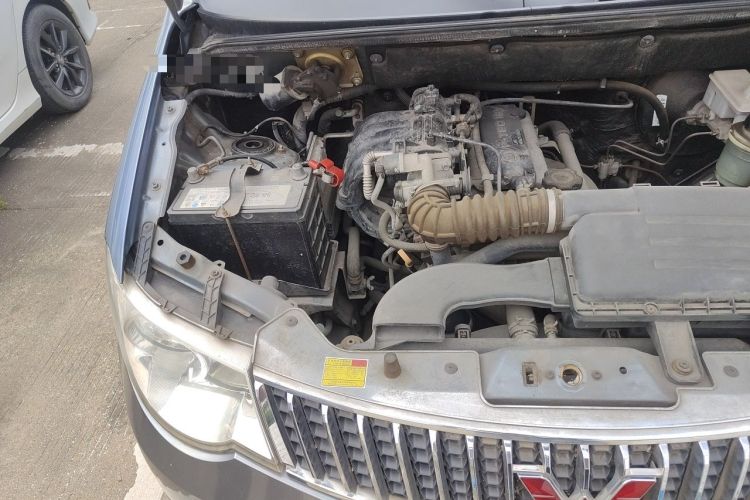 Used Wuling Hongguang 2010 1.2L Comfort Edition China IV Engine Bay Right