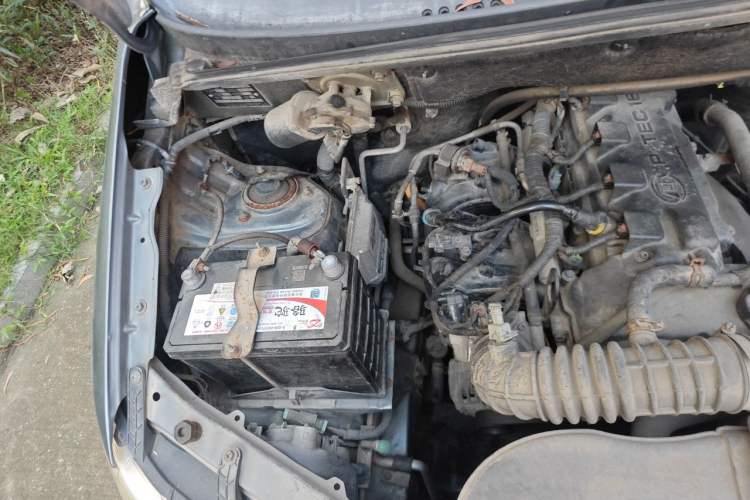Used Wuling Hongguang 2010 1.4L Comfort Version Engine Bay Right
