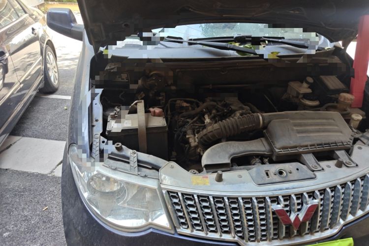 Used Wuling Hongguang 2010 1.4L Luxury Model Engine Bay Right
