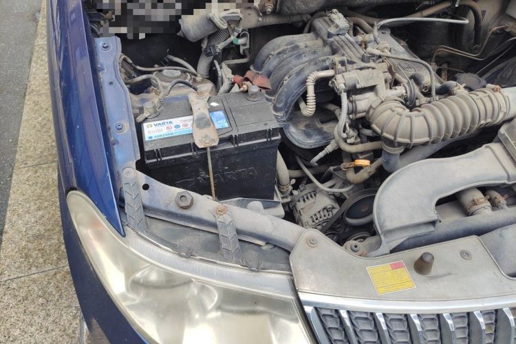 Used Wuling Hongguang 2010 1.2L Comfort Edition China IV Engine Bay Right
