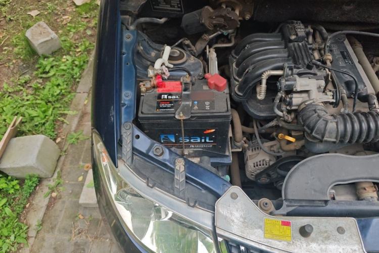 Used Wuling Hongguang 2010 1.2L Comfort Edition China IV Engine Bay Right