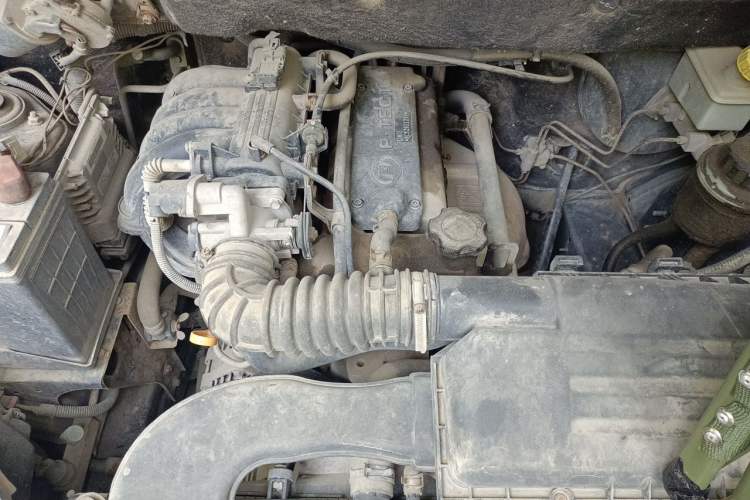 Used Wuling Hongguang 2010 1.2L Comfort Edition China IV Engine Bay