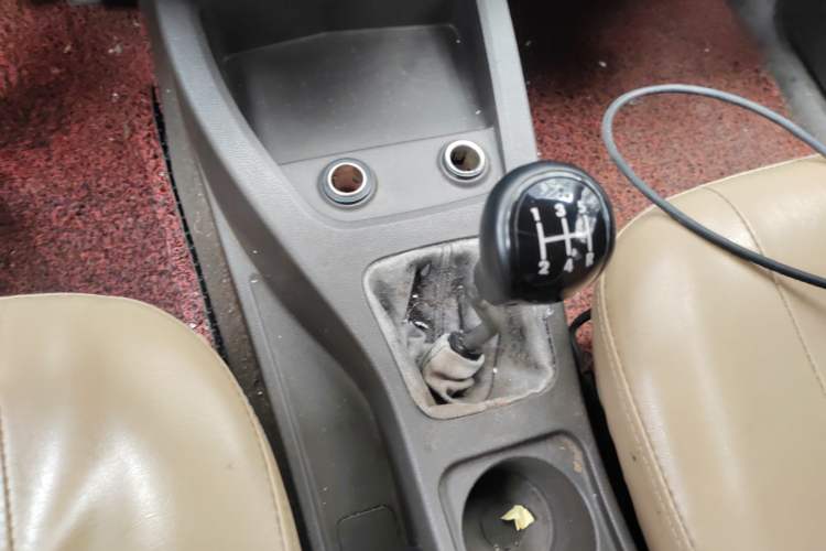Used Wuling Hongguang 2010 1.2L Base Version China IV Standard Gear Lever
