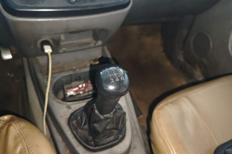 Used Wuling Hongguang 2010 1.2L Base Version China IV Standard Gear Lever