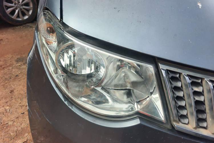 Used Wuling Hongguang 2010 1.2L Comfort Edition China IV Right Front Headlight