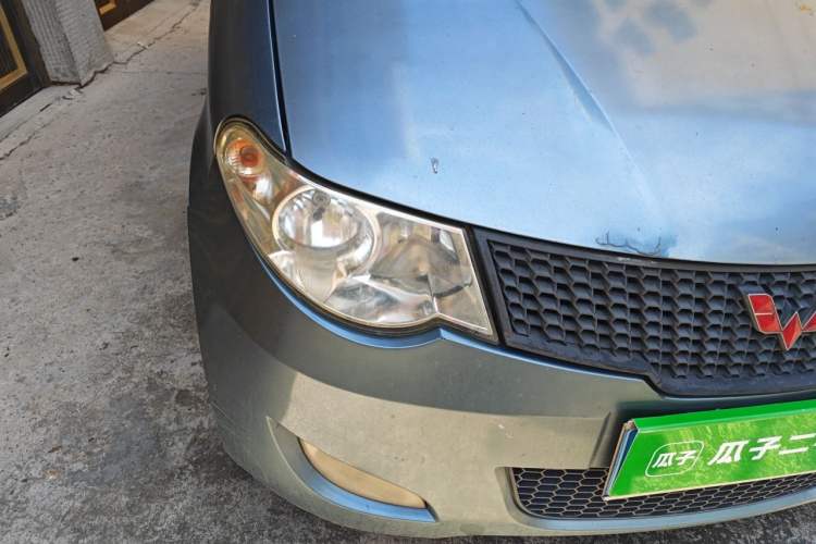 Used Wuling Hongguang 2010 1.2L Standard Version China IV Right Front Headlight