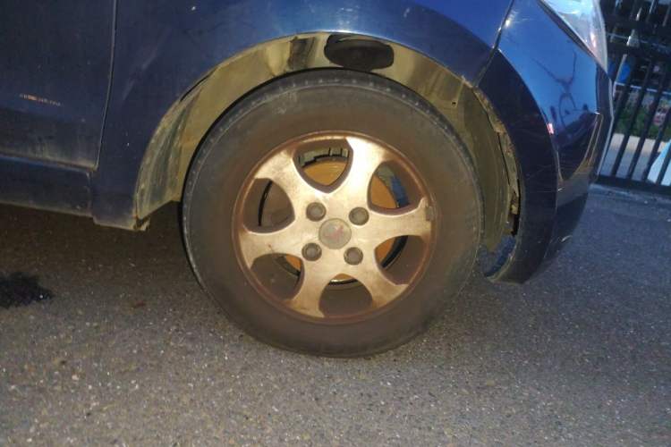 Used Wuling Hongguang 2010 1.2L Standard Version China IV Right Front Wheel Hub