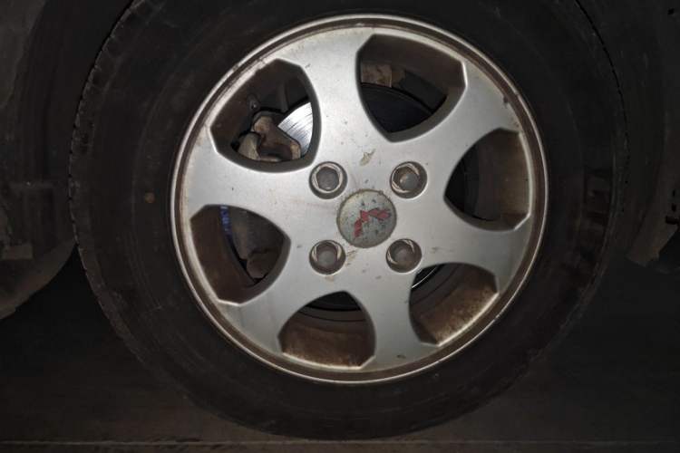 Used Wuling Hongguang 2010 1.4L Comfort Version Right Front Wheel Hub