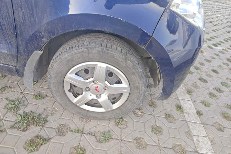 Used Wuling Hongguang 2010 1.2L Base Version China IV Standard Right Front Wheel Hub