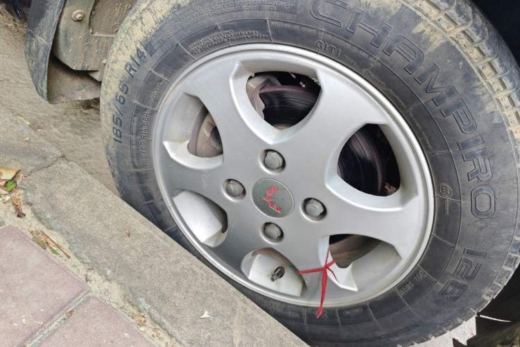 Used Wuling Hongguang 2010 1.4L Comfort Version Right Front Wheel Hub