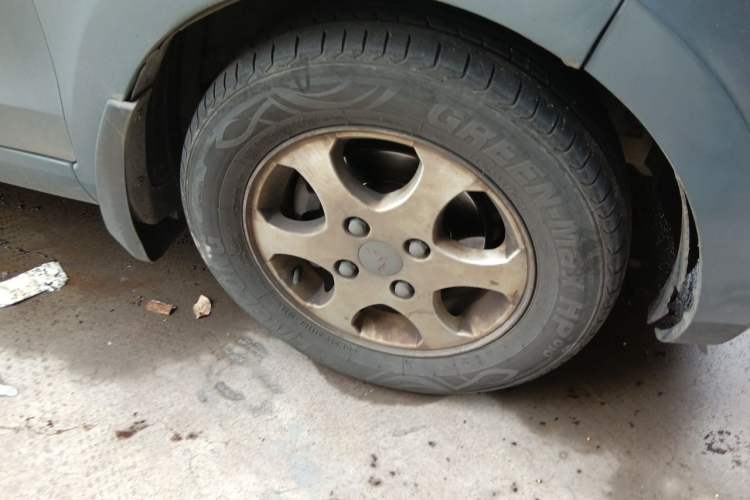 Used Wuling Hongguang 2010 1.4L Standard Version Right Front Wheel Hub