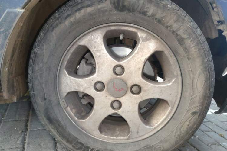 Used Wuling Hongguang 2010 1.2L Comfort Edition China IV Right Front Wheel Hub