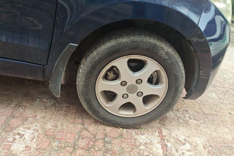 Used Wuling Hongguang 2010 1.4L Standard Version Right Front Wheel Hub