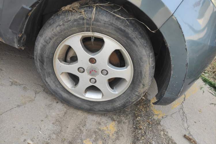 Used Wuling Hongguang 2010 1.4L Standard Version Right Front Wheel Hub