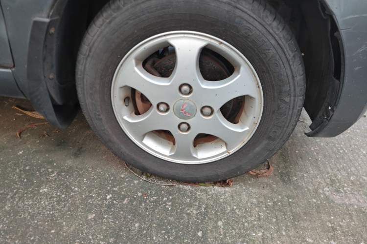 Used Wuling Hongguang 2010 1.4L Comfort Version Right Front Wheel Hub