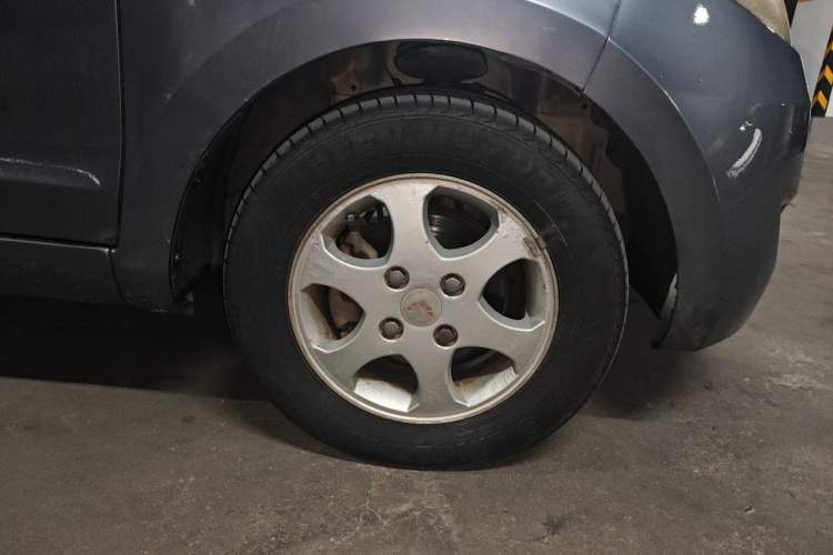 Used Wuling Hongguang 2010 1.4L Standard Version Right Front Wheel Hub